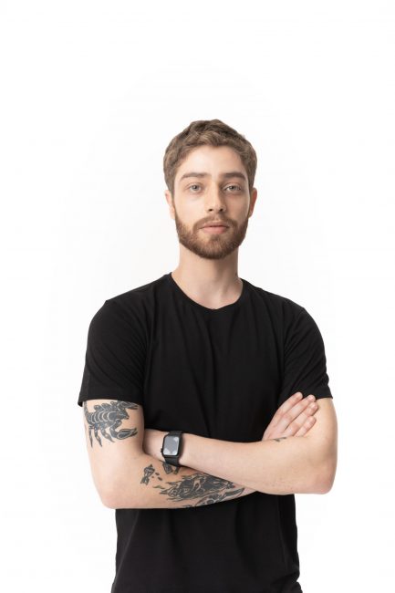 Camiseta Minimal Preta - Gola O